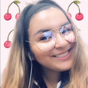 Meet your Posher, Elaine